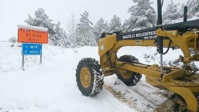 Nazilli Belediyesi Karın Kapattığı Yolları Açtı