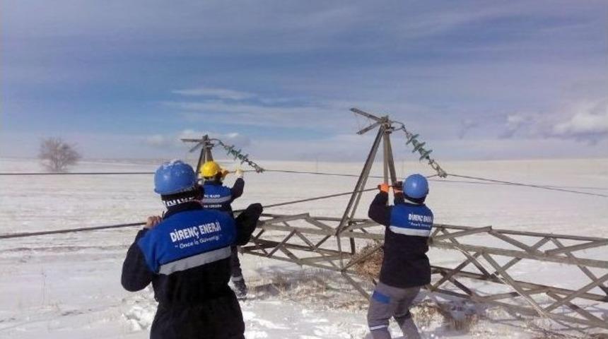 &Ccedil;atak İl&ccedil;esine 21 Saat Sonra Elektrik Verildi