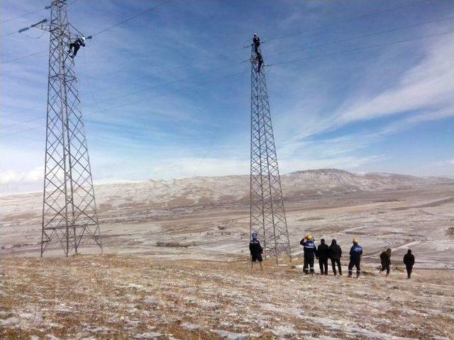 Çatak İlçesine 21 Saat Sonra Elektrik Verildi