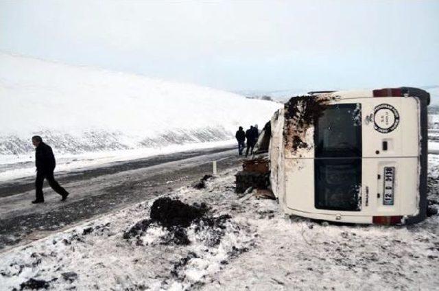 Bingöl'de Minibüs Şarampole Yuvarlandı: 1 Ölü, 12 Yaralı