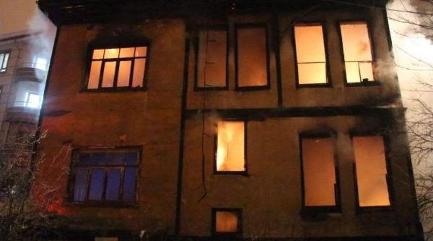 Bolu'da Tarihi Binada Yangın