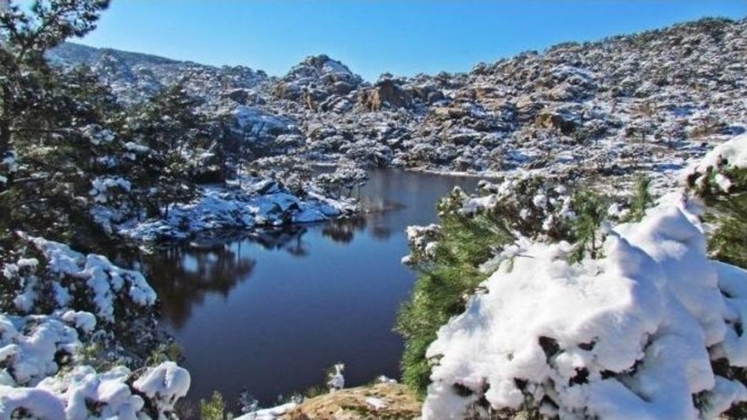 Latmos Beyaza B&uuml;r&uuml;nd&uuml;