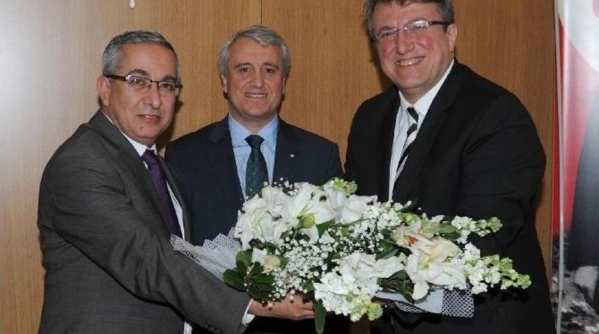 A&ouml;f&rsquo;te Dekanlık Devir Teslim T&ouml;reni