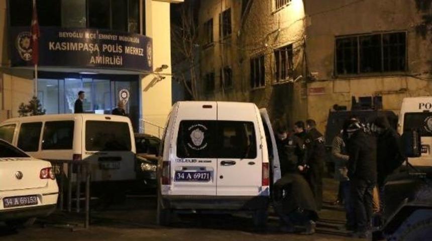 Beyoğlu'nda Polis Aracına Kurşun Isabet Etti