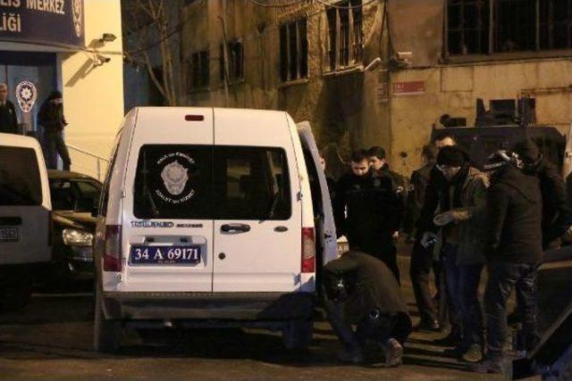 Beyoğlu'nda Polis Aracına Kurşun Isabet Etti