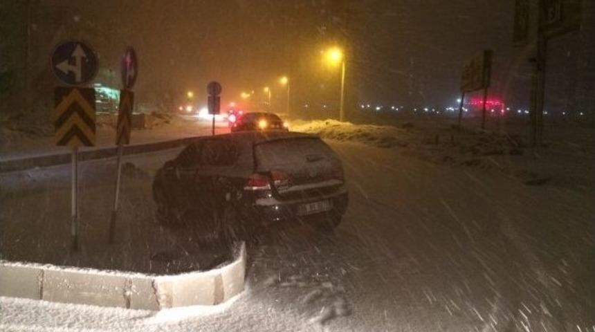 Kar, Diyarbakır&rsquo;ı Da Etkisi Altına Aldı