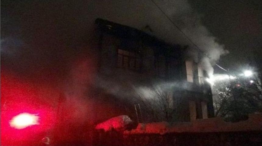 Bolu&rsquo;da Tarihi Ev Alev Yandı