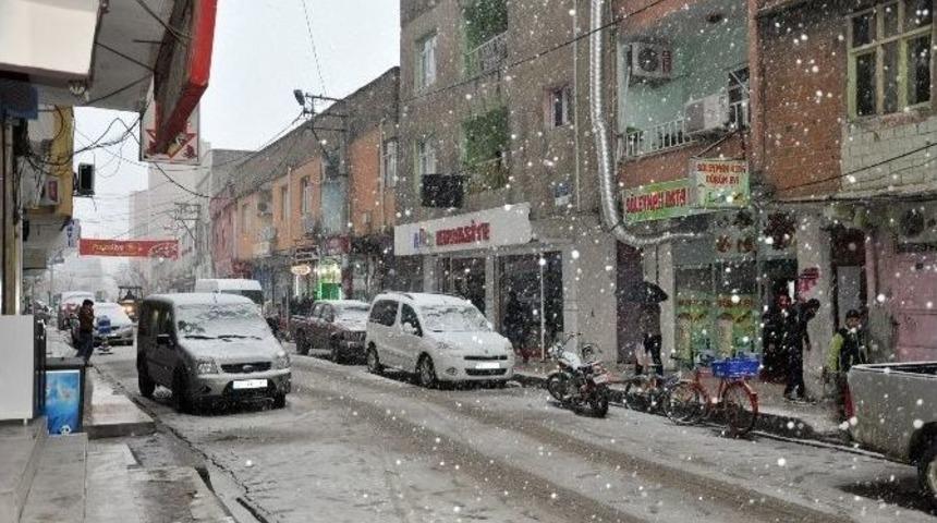 Silopi&rsquo;de Yağan Kar Hayatı Olumsuz Etkiledi