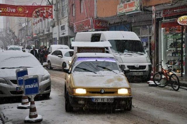 Silopi’de Yağan Kar Hayatı Olumsuz Etkiledi