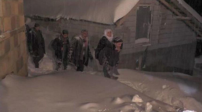 B&ouml;brek Hastası Kar Ambulansıyla Kurtarıldı