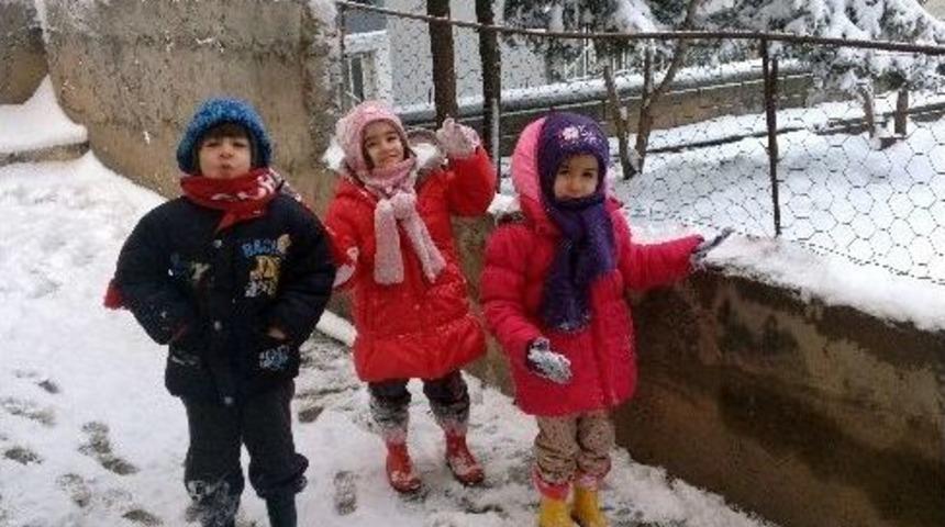 Midyat&rsquo;ta Kar Yağışı Nedeniyle Okullar Tatil Edildi