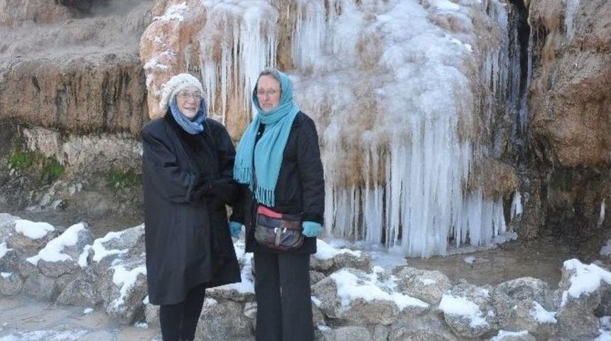 (&ouml;zel) Sandıklı Kaplıcalarında Termal Şelale Bile Dondu