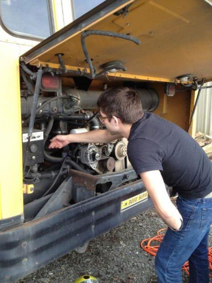 Yeni evli çift masraflara katlanamayınca kendi evini yaptı G3