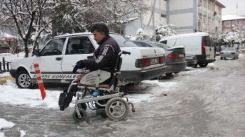 Bartın&rsquo;da Engelli Vatandaşa Kar Engeli