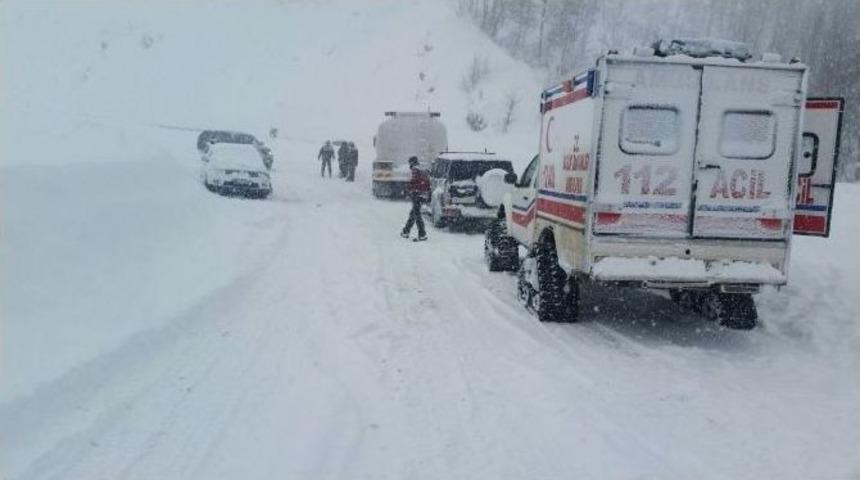 K&uuml;re&rsquo;de Karlı Yolda Kaza: 1 Yaralı