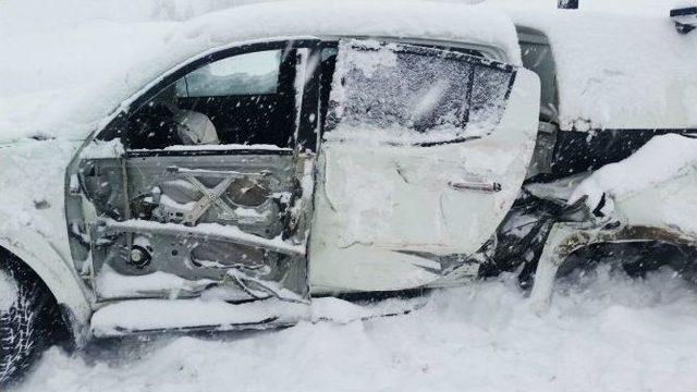 Küre’de Karlı Yolda Kaza: 1 Yaralı 2