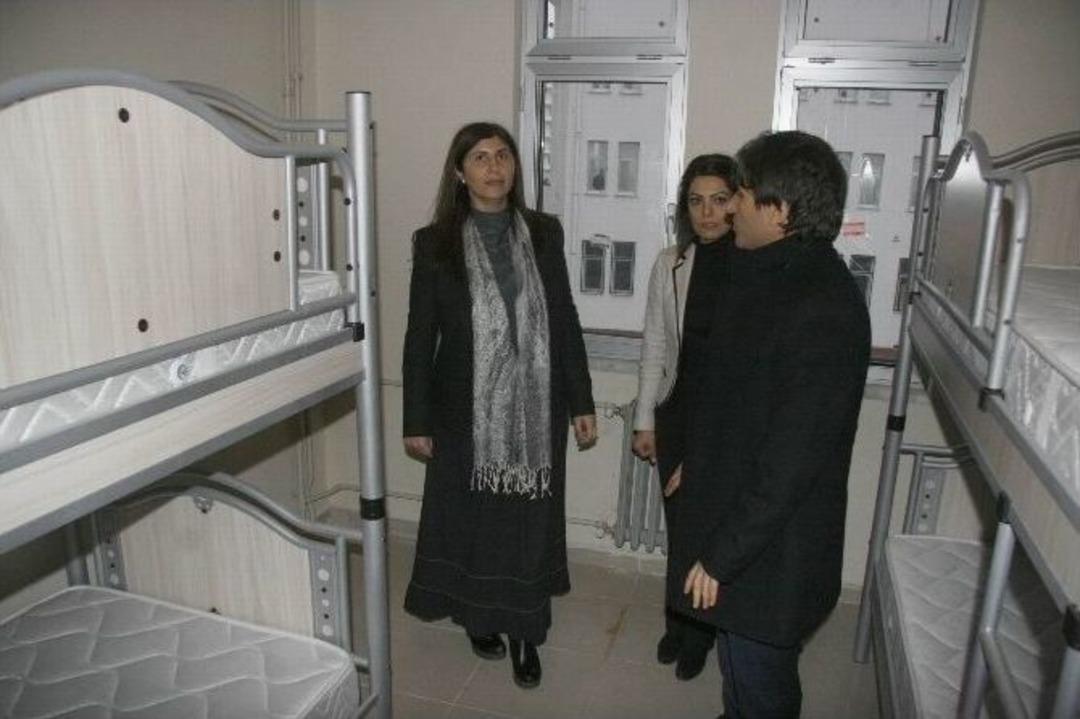 Ak Parti&rsquo;li Beyaz Okulları Gezdi