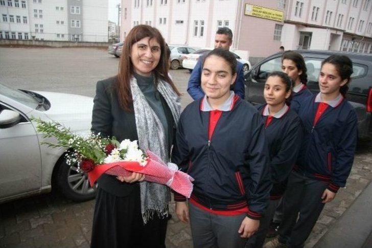 Ak Parti’li Beyaz Okulları Gezdi G2