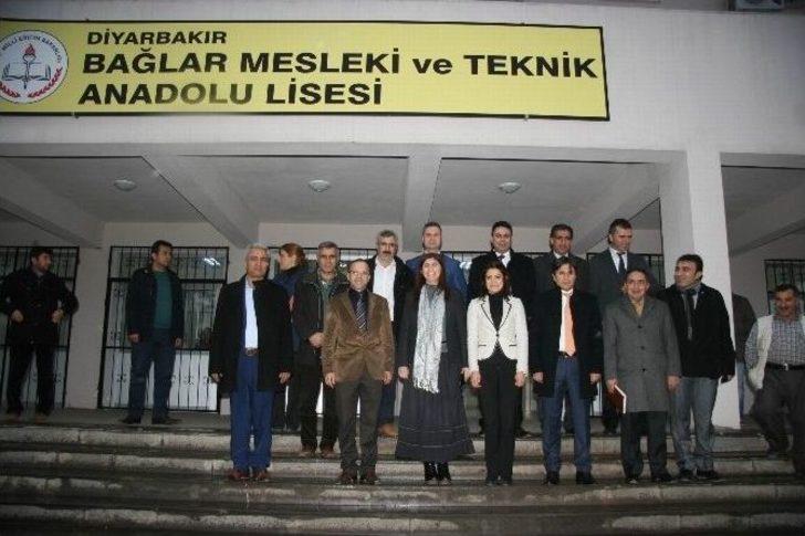 Ak Parti’li Beyaz Okulları Gezdi G4