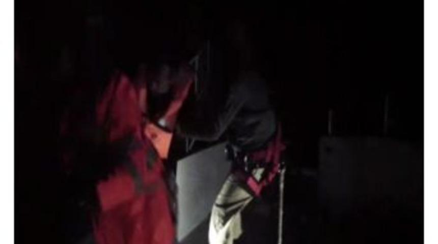 Su Alan Teknedekileri Sahil G&uuml;venlik Kurtardı