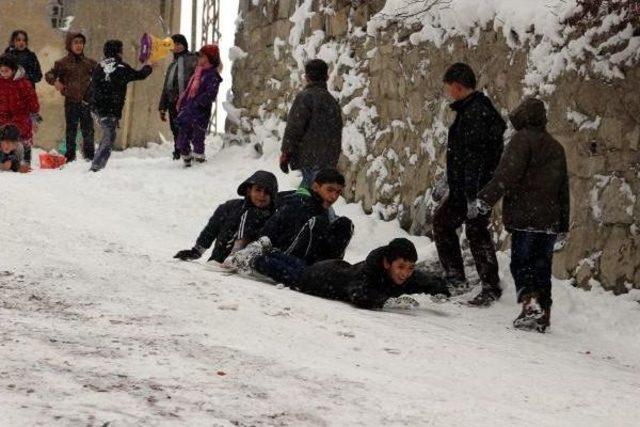 Van, Hakkari Ve Bitlis'te 527  Köy Ve Mezranın Yolu Kapalı