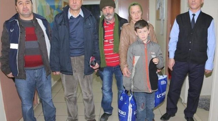 Sokağa Atılan Aileye Zabıta Sahip &Ccedil;ıktı