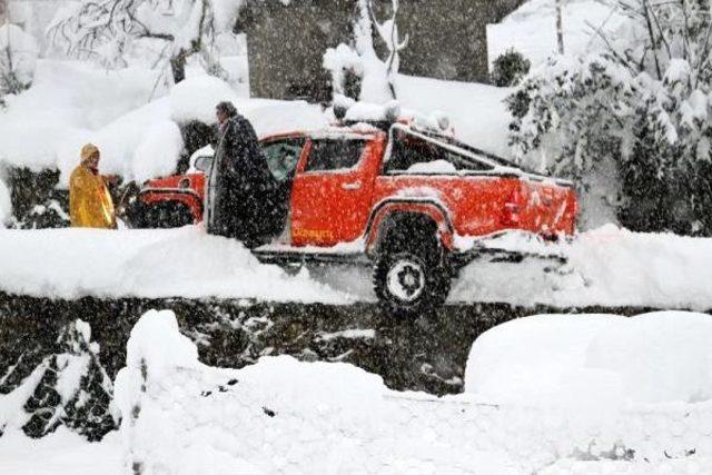 Karda Hasta Kurtarmaya Giden Off - Road Ekibi Tehlike Atlattı