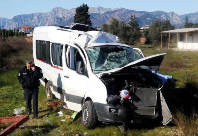 Antalya'da Kaza: 1 Ölü, 4 Yaralı