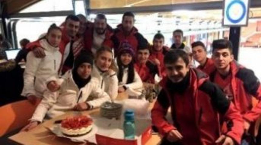 Kadın Ve Erkek 21 Yaş Altı Curling Milli Takımları Yarı Finalde