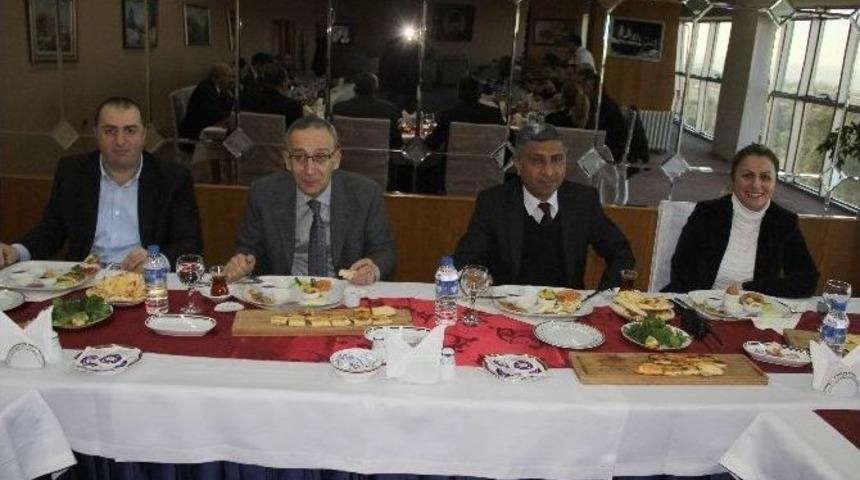 Emniyet M&uuml;d&uuml;r&uuml; Yavuz&rsquo;dan Polis Muhabirlerine Kahvaltı