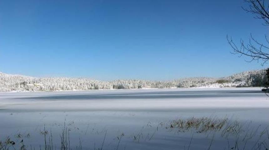 Abant G&ouml;l&uuml; Buz Tuttu