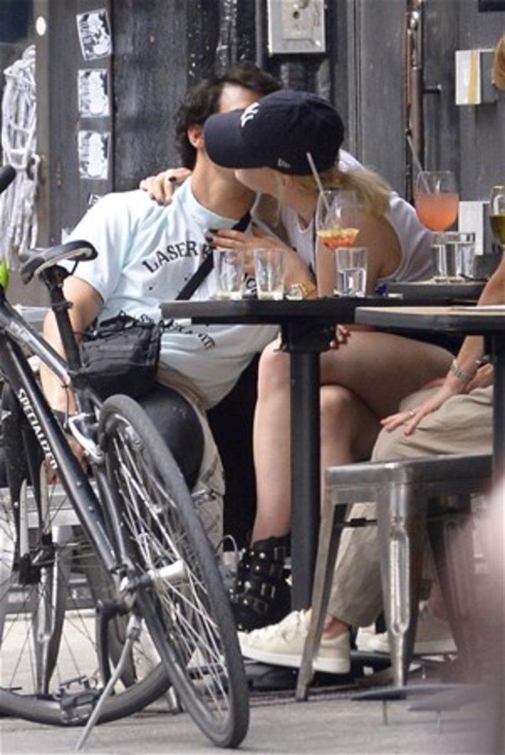 Ünlü çiftten samimi pozlar G3