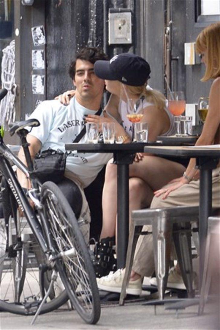 Ünlü çiftten samimi pozlar G5