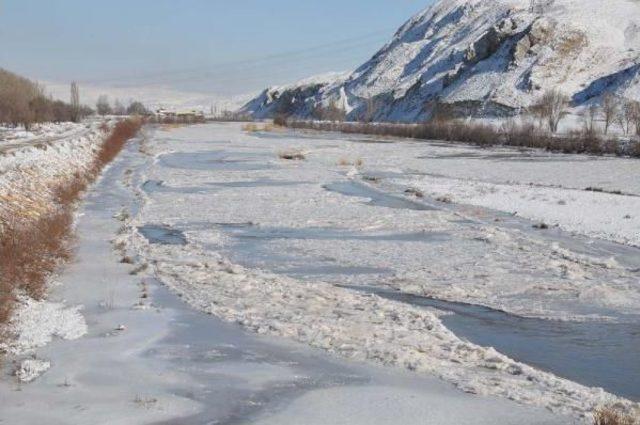 Sivas Eksi 15'i Gördü, Kızılırmak Buz Tuttu