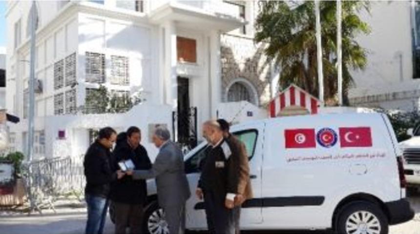Tunus’ta Görme Engelliler Birliğine Servis Aracı Desteği