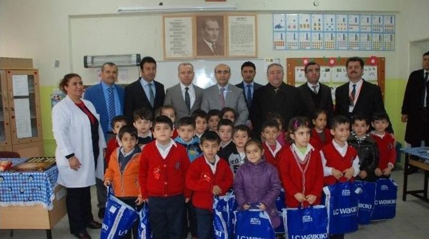 10 Bin &Ouml;ğrenciye Kıyafet Yardımı