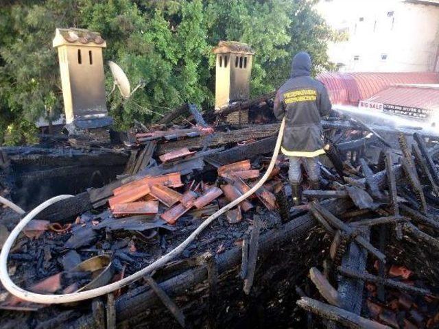 Restoran Olarak Kullanılan Tarihi Ev Yandı 1