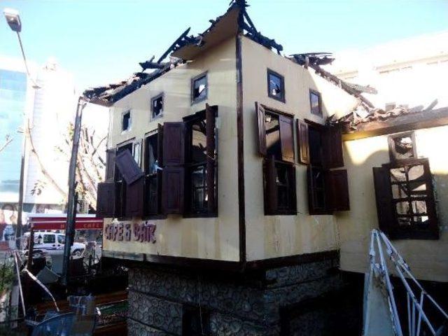 Restoran Olarak Kullanılan Tarihi Ev Yandı 2