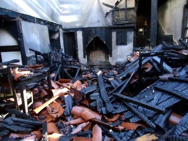 Restoran Olarak Kullanılan Tarihi Ev Yandı 3