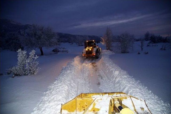 Çobanlar Hayvanlarıyla Mahsur Kaldı G1