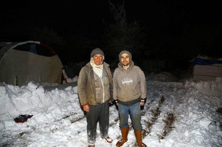 Çobanlar Hayvanlarıyla Mahsur Kaldı G5