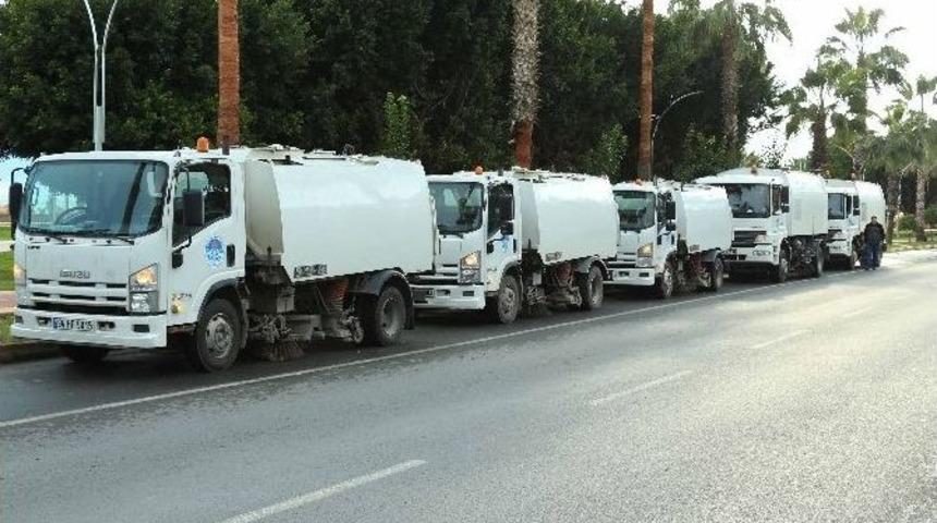 B&uuml;y&uuml;kşehir Belediyesi&rsquo;ne 16 Yeni Vakumlu Yol S&uuml;p&uuml;rme Aracı