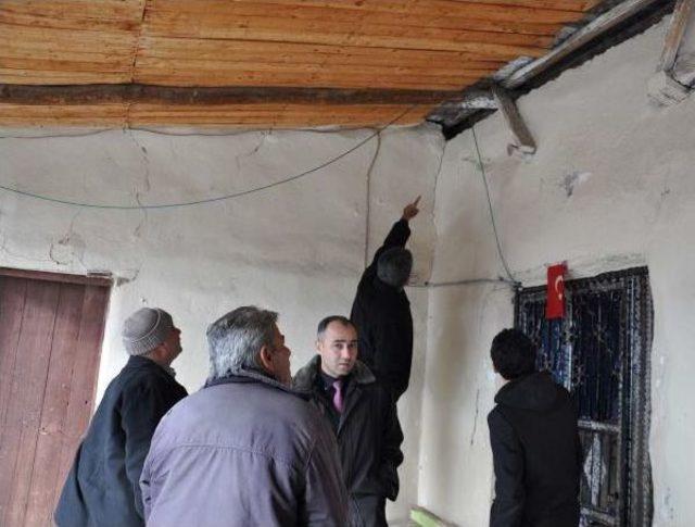 Nurdağı'ndaki Deprem, İslahiye'de 15 Evde Çatlağa Yol Açtı