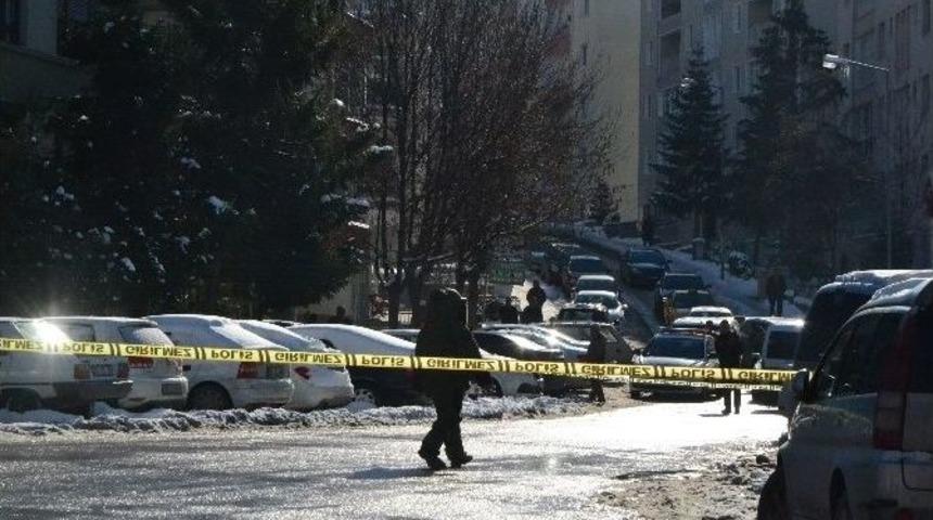 Rusya B&uuml;y&uuml;kel&ccedil;iliği Yakınına Bırakılan Ş&uuml;pheli &Ccedil;anta Polisi Alarma Ge&ccedil;irdi