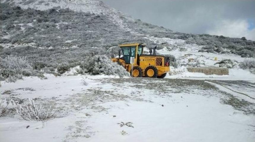 Kuşadası&rsquo;nın Y&uuml;ksek Kesimleri Kar Altında