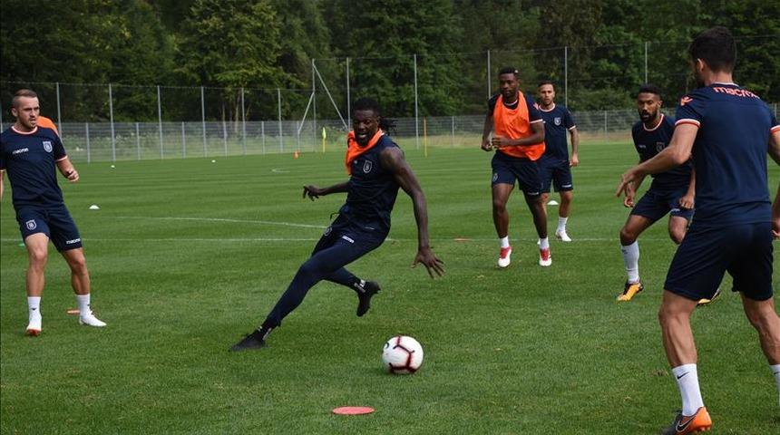 Başakşehir'de Adebayor'a ayrı program