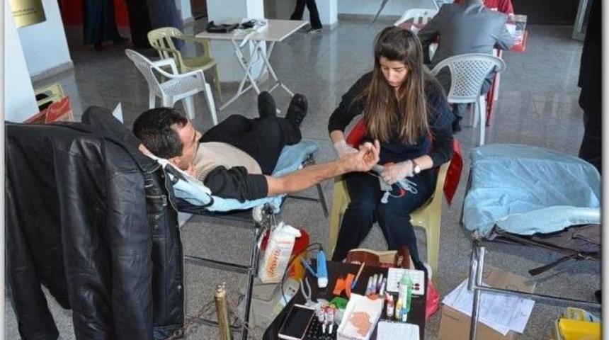 &Ouml;zel İdare Personeli Kan Bağışında Bulundu