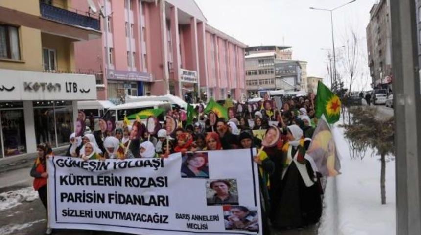 Paris'te &Ouml;ld&uuml;r&uuml;len 3 Kadın I&ccedil;in Hakkari'de Y&uuml;r&uuml;y&uuml;ş Yapıldı