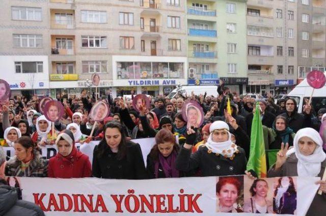 Paris'te Öldürülen 3 Kadın Için Hakkari'de Yürüyüş Yapıldı