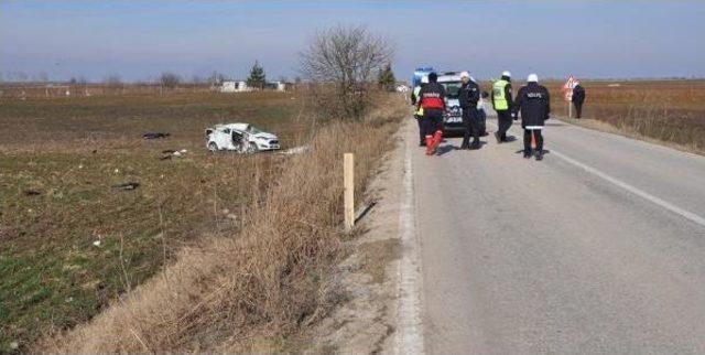 Otomobil Yoldan Çıkıp Takla Attı: 2 Ölü, 2 Ağır Yaralı